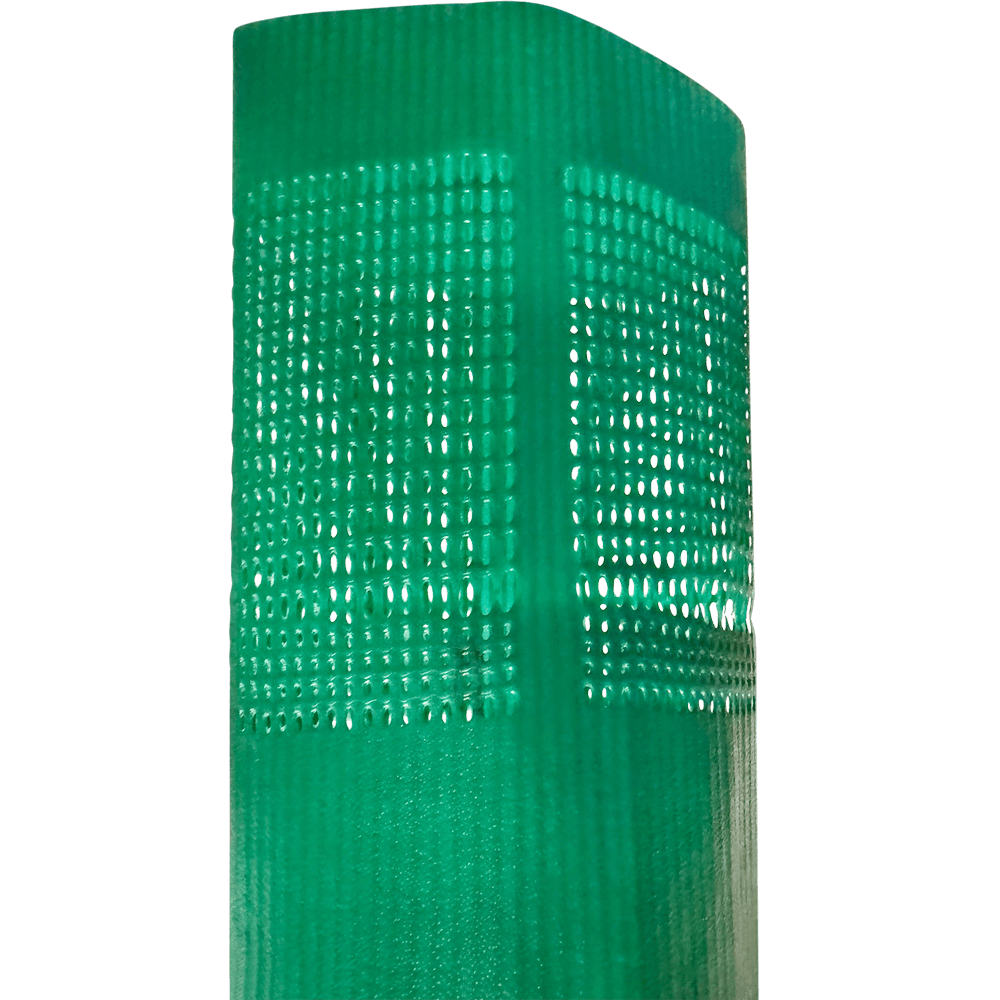 Nahaufnahme DuoTub 60 cm Rebschutzsäule mit Lochung grün
