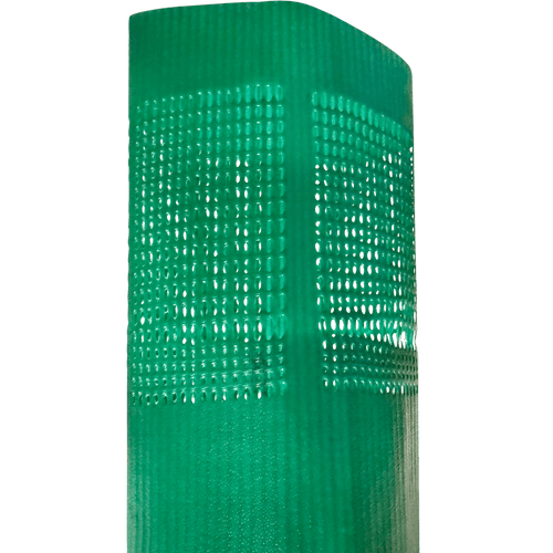Nahaufnahme DuoTub 60 cm Rebschutzsäule mit Lochung grün